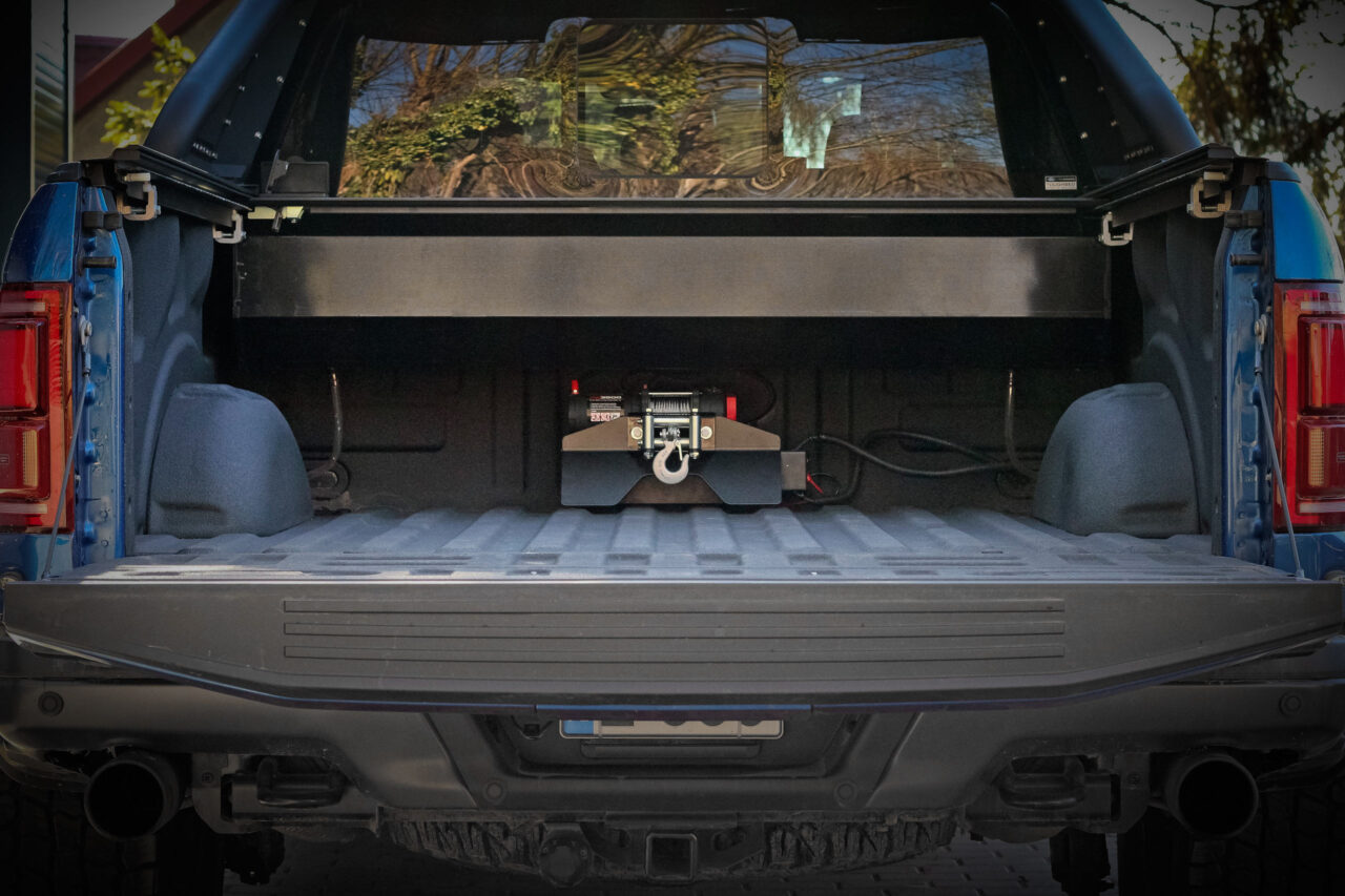 Płyta montażowa wyciągarki na pakę pod roletę niska More 4x4