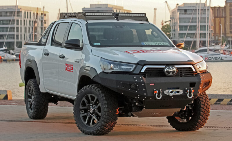 Zderzak przedni off-road - Toyota Hilux REVO More 4x4