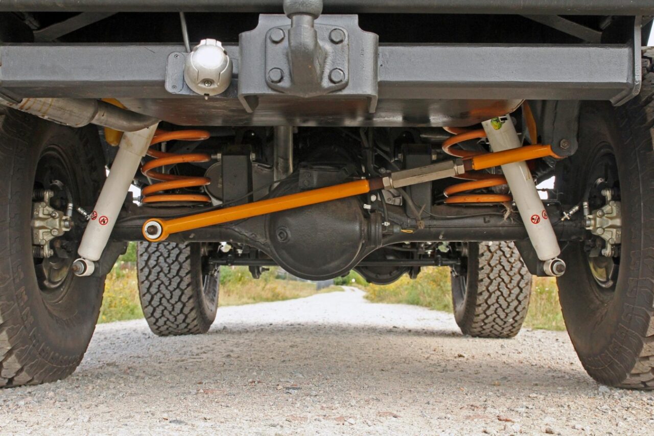 Regulowany drążek Panharda tył do samochodu Nissan Patrol Y60 / Y61